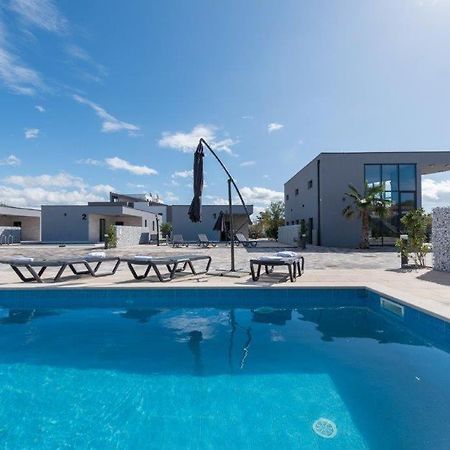 More Exclusive Villas And Spa 维尔 外观 照片
