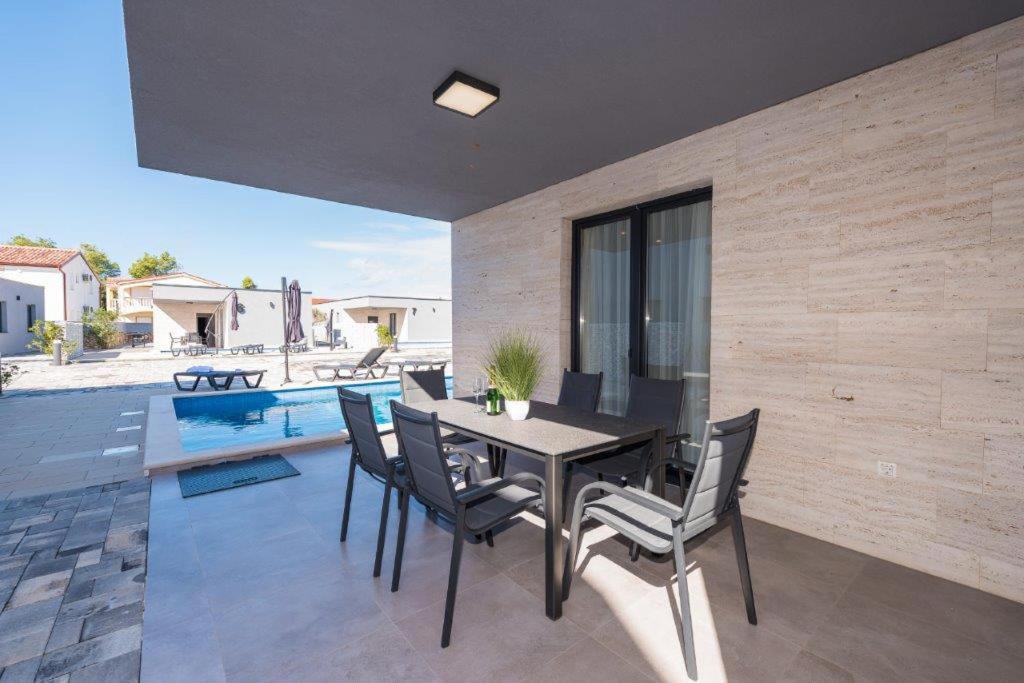 More Exclusive Villas And Spa 维尔 外观 照片