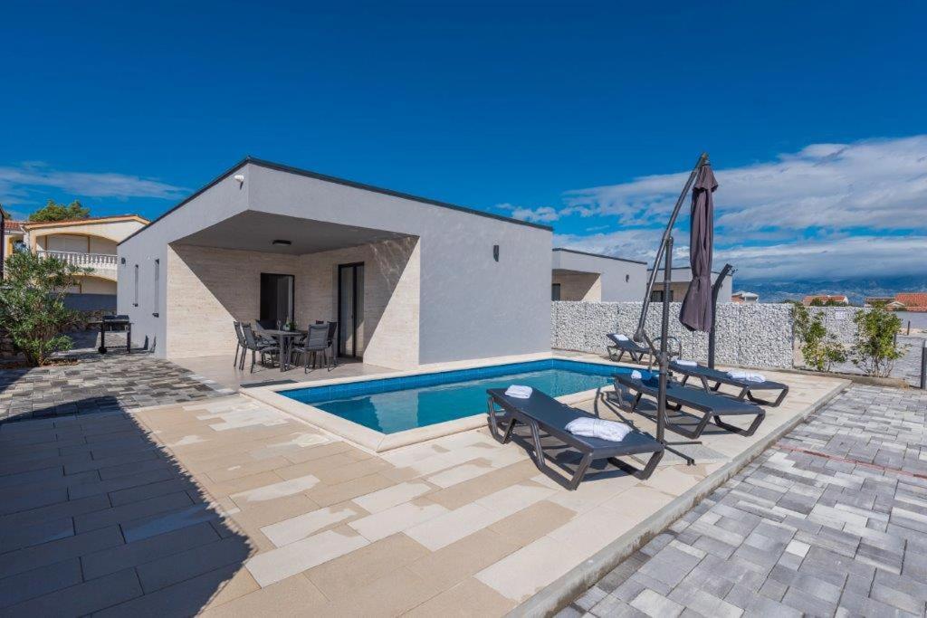 More Exclusive Villas And Spa 维尔 外观 照片