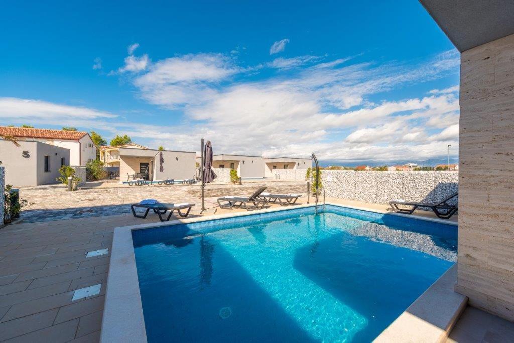 More Exclusive Villas And Spa 维尔 外观 照片
